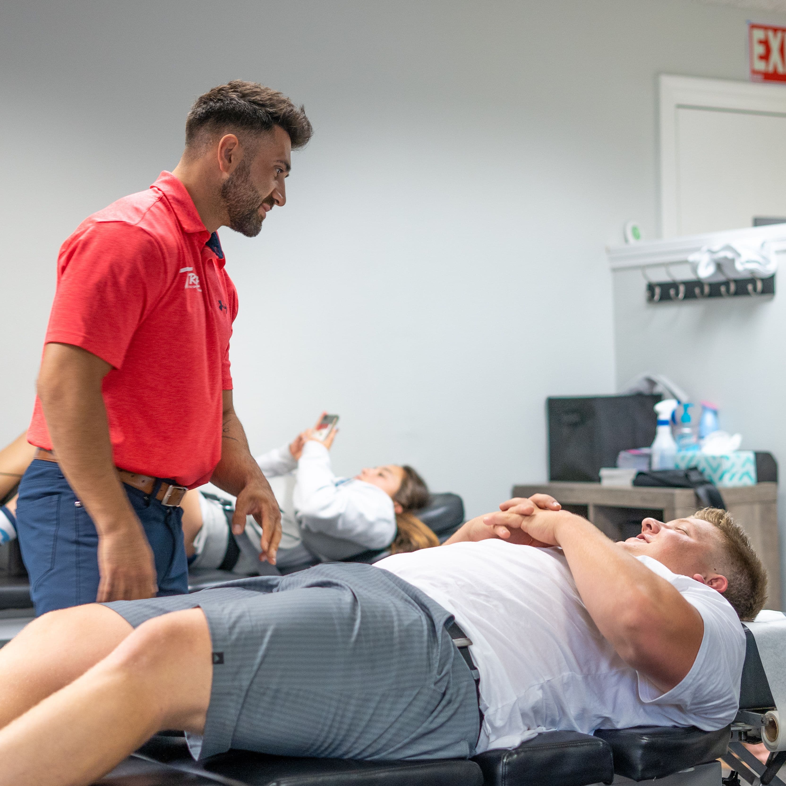 Dr. Vinny Zappola adjusting a patient at Thrive Freehold